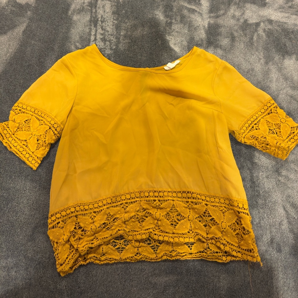 a'gaci Mustard Lace Accent Blouse